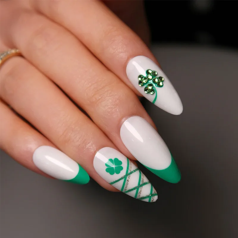 Suitable for St. Patrick&rsquo;s Day Wearable Nail Art Green Rhinestone Heart-Shaped Four-Leaf Clover Press-On Nails French Decoration