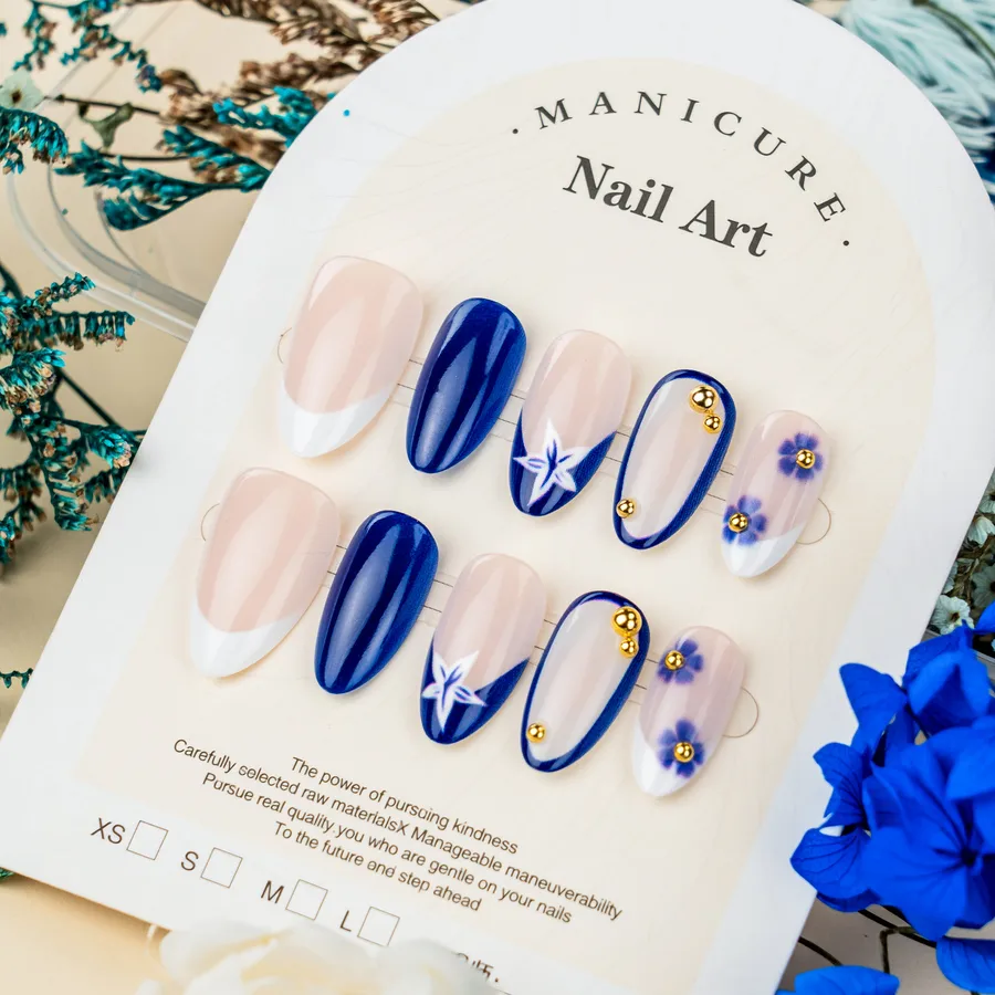 Artificial Blue Flower Short Almond Shape Fake Nails Diamond Patch Beautiful Nail Art Wearable Plastic Nail Tips for Valentine&rsquo;s Day